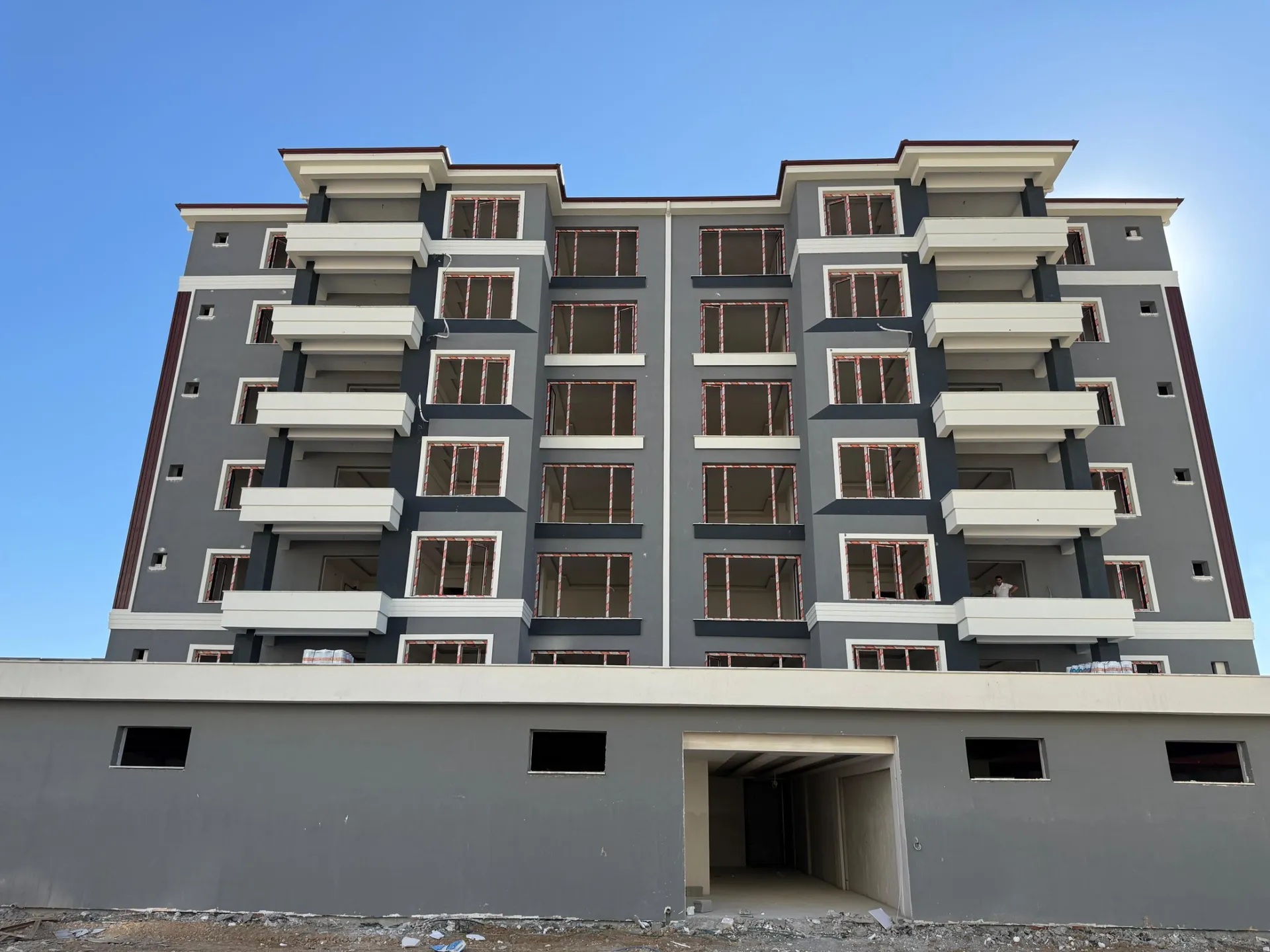 YÜZAKI BULVARI'NDA SATILIK SIFIR 3+1 DAİRE - 1