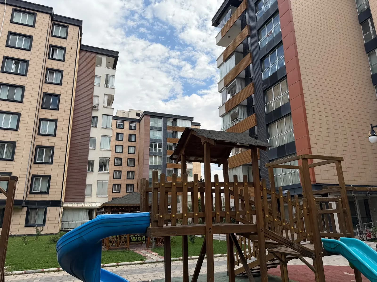 MED YAPI TUTAL DAN İSTASYONDA ULTRA LÜKS 3+1 KİRALIK DAİRE
