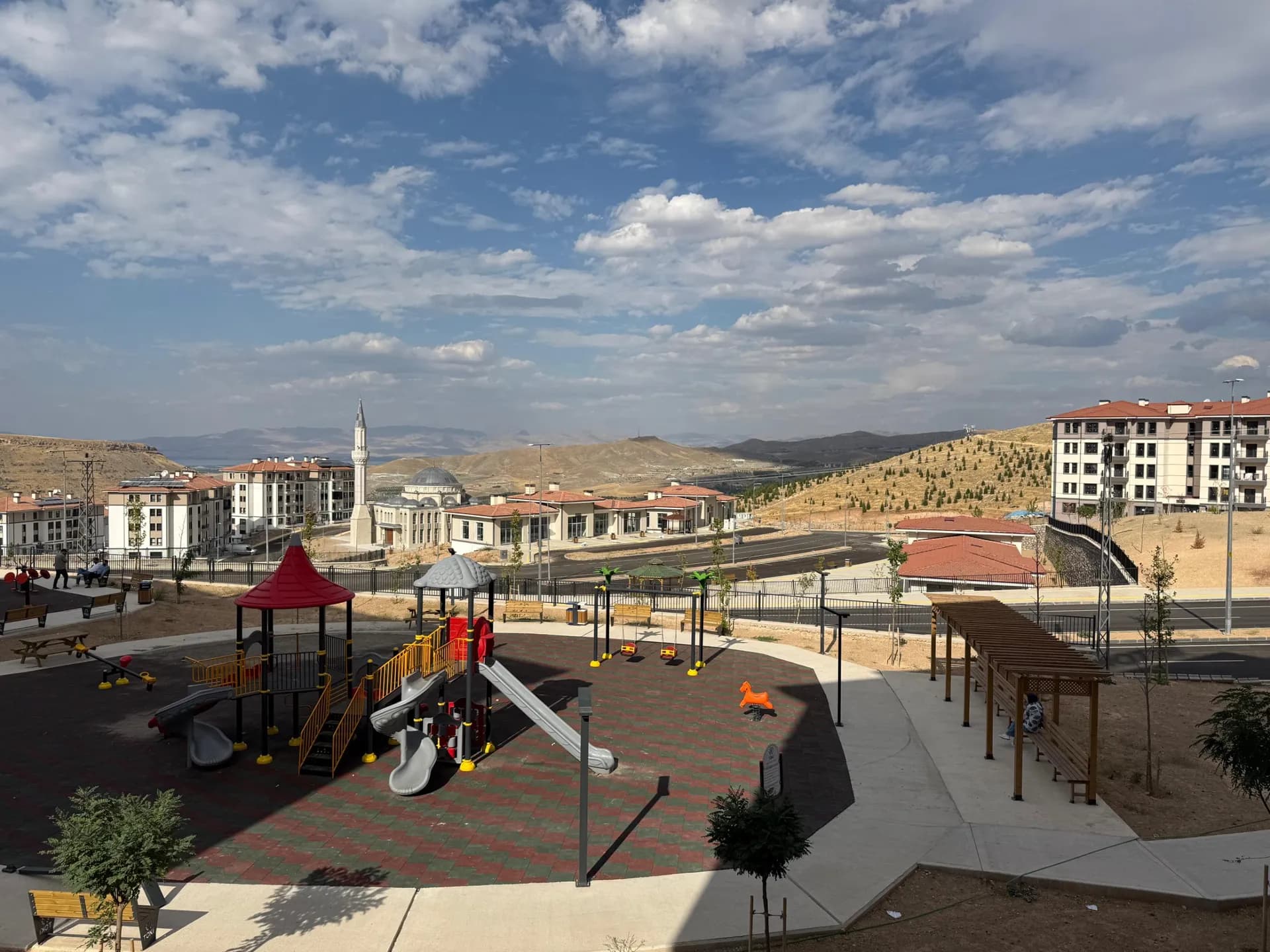 MED YAPI TUTAL DAN ÇAMURLU AKOĞUZ TOKİLERDE KİRALIK 3+1 DAİRE - 1